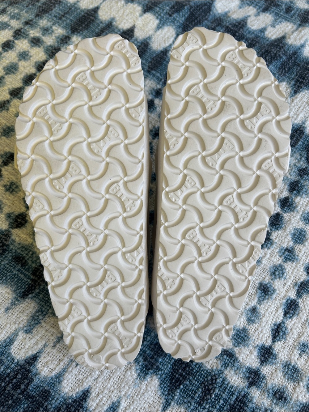 NWOT White Birkenstock Sandals - Size 36 - Picture 5 of 6